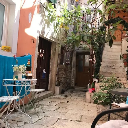 Limona Apartment *